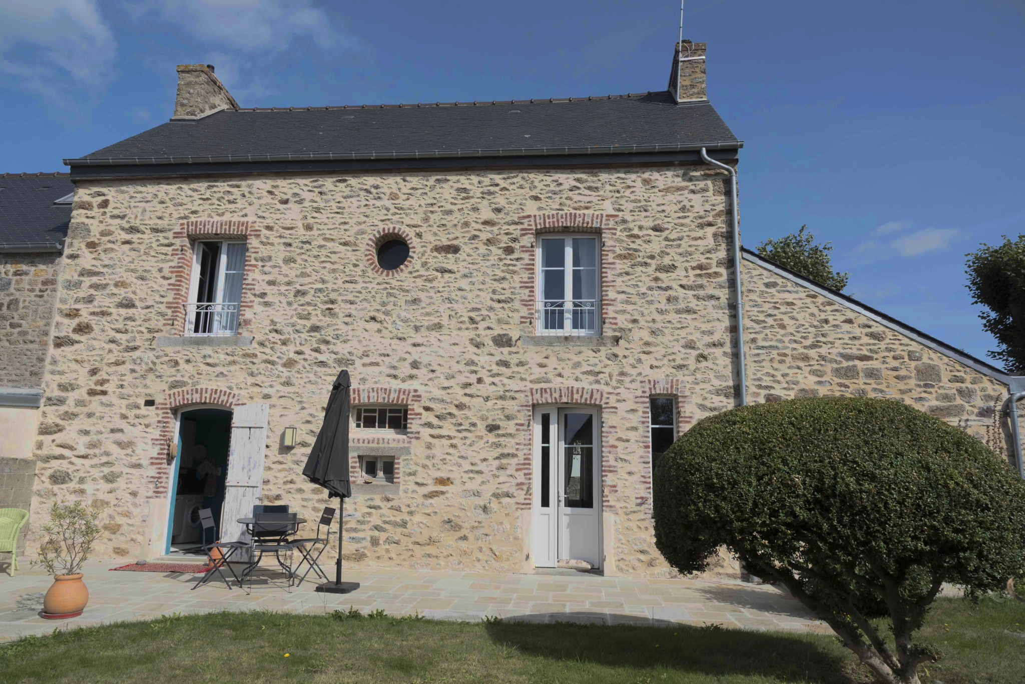Dinard villa balnéaire en pierres 4 chambres 103m2  proche plage avec jardin arboré